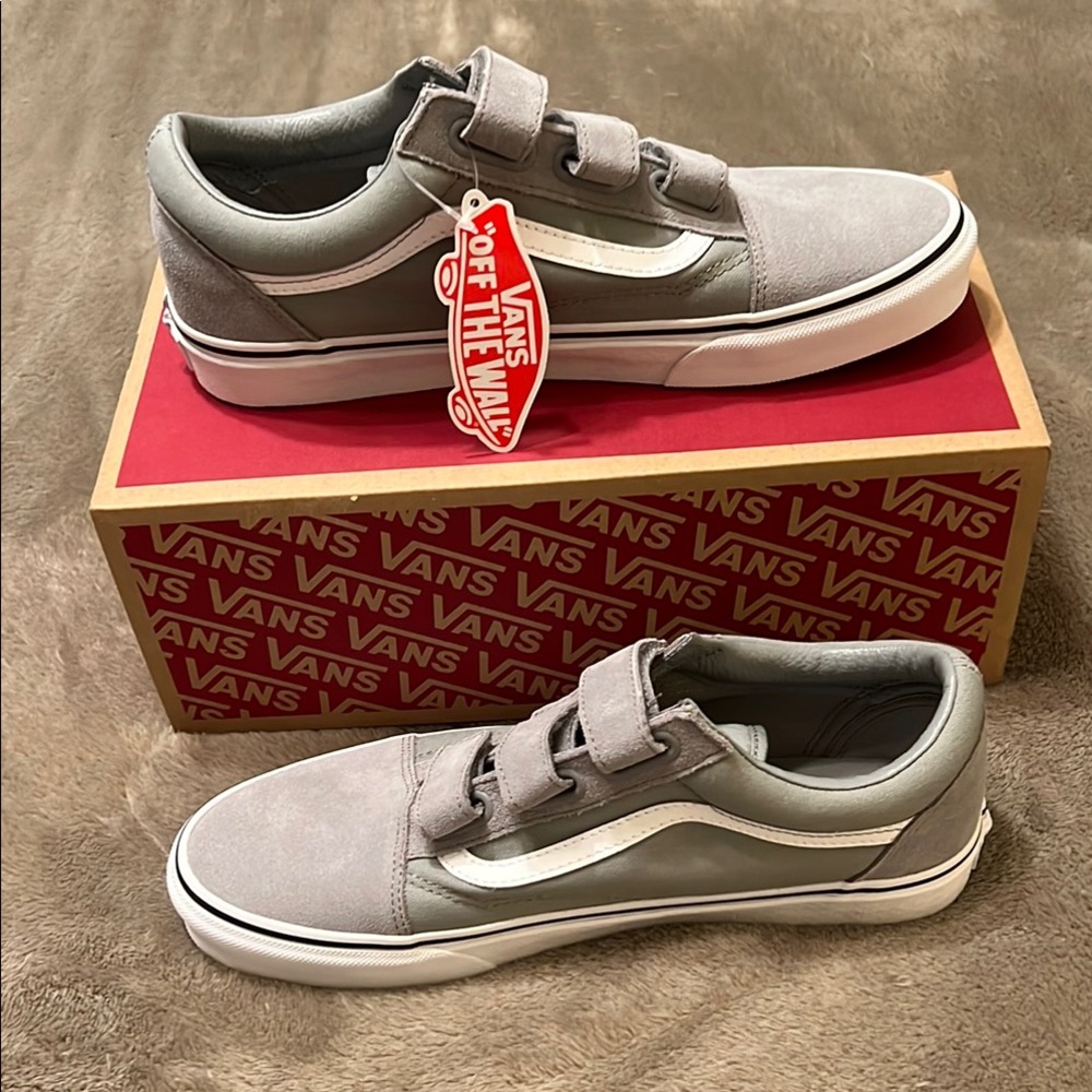 New mens size 10.5 VANS Old Skool V.